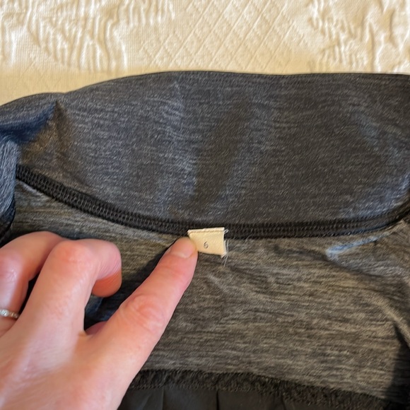 Lululemon lightweight reflective pullover, running, 1/2 zip, black, 6 - Picture 8 of 11